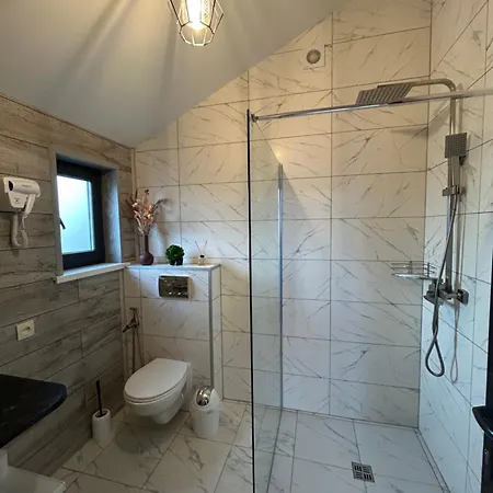 Zarichna House Privatunterkunft Slawske